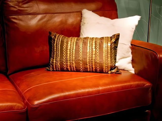 leather-sofa-cleaning-4-kireth-ai